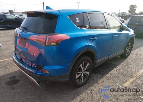 2017 Toyota Rav4 Xle z USA, uszkodzony, nr VIN JTMWFREVXHD106574